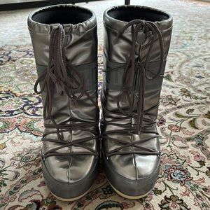 MOON BOOT